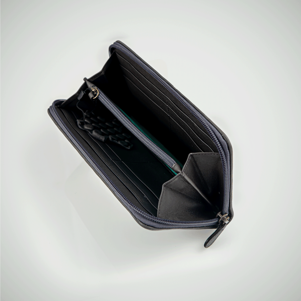 A rectangle bubbled leather wallet big enough for your cards and cash. Made of Spanish Nappa Leather